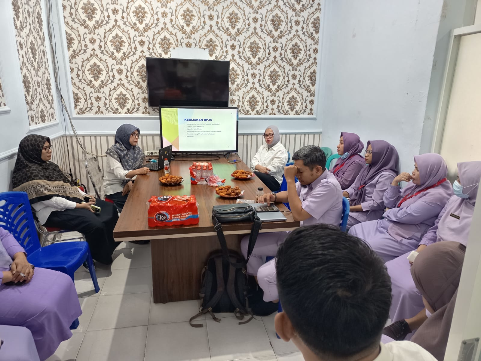 Pimpin Rapat Unit Layanan, Kabid Pelayanan Medis RSUD Ainun Habibie Bahas 5 Agenda Strategis